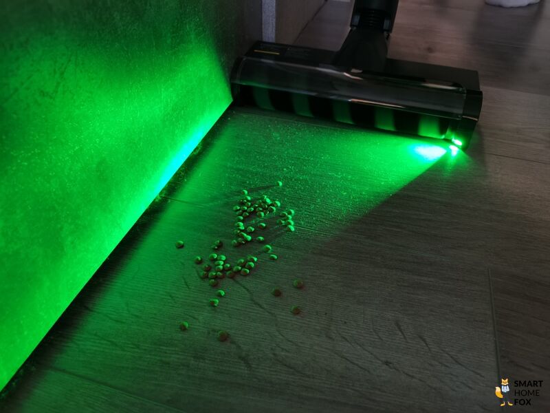 Deerma T30W уборка ламината вдоль плинтуса с помощью щетки с LED-подсветкой